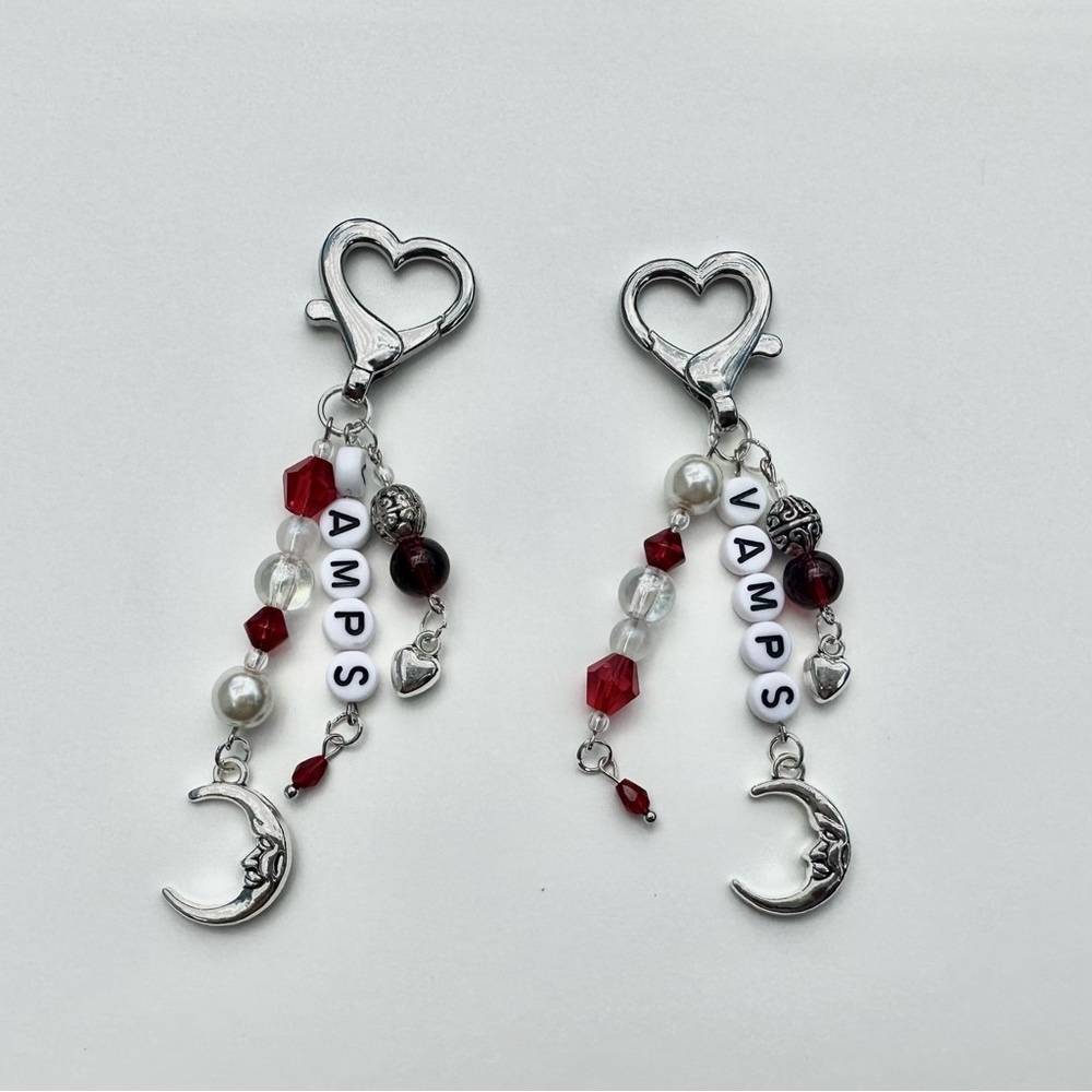 handmade vampire keychain ! (solo)